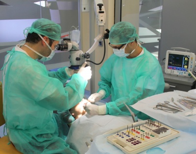 One Stage Surgery Tratamente Chirurgicale Stomatologice Implant intr-o Singura Sedinta