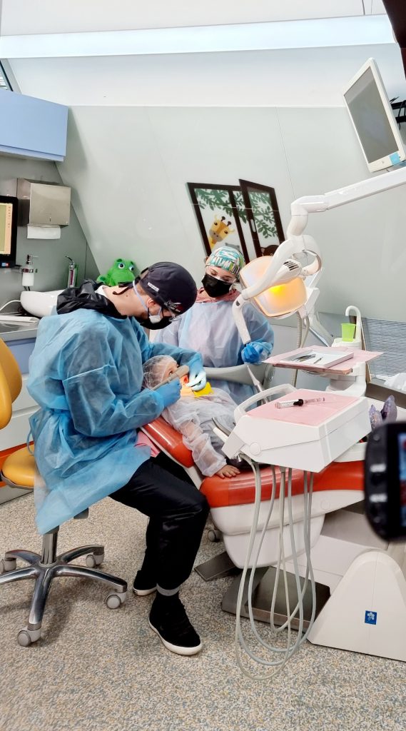 20210409 150359 3 Anestezie dentara si sedare pentru copii in cabinetul stomatologic