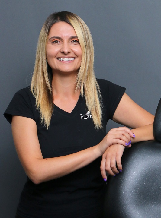 Dr. Alexandra Suta dentist stomatolog