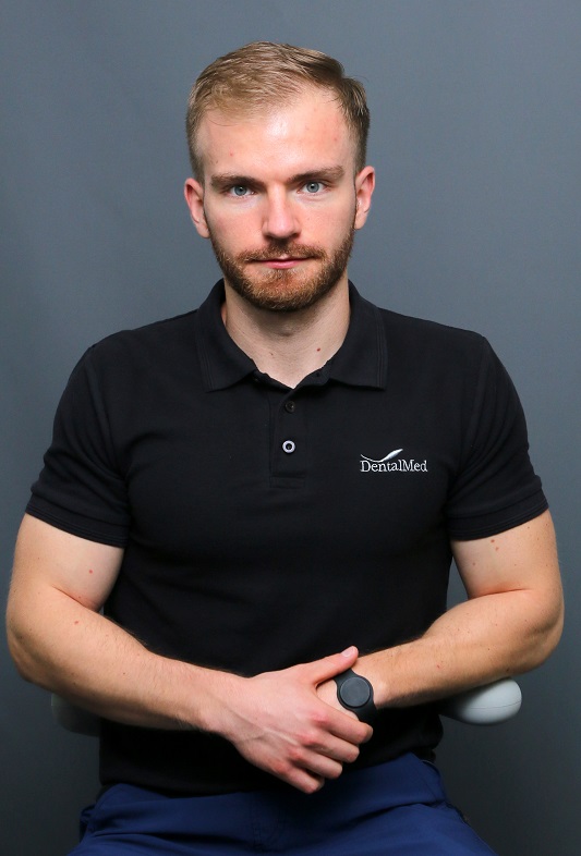 Dr. Dan Anghelescu dentist stomatolog