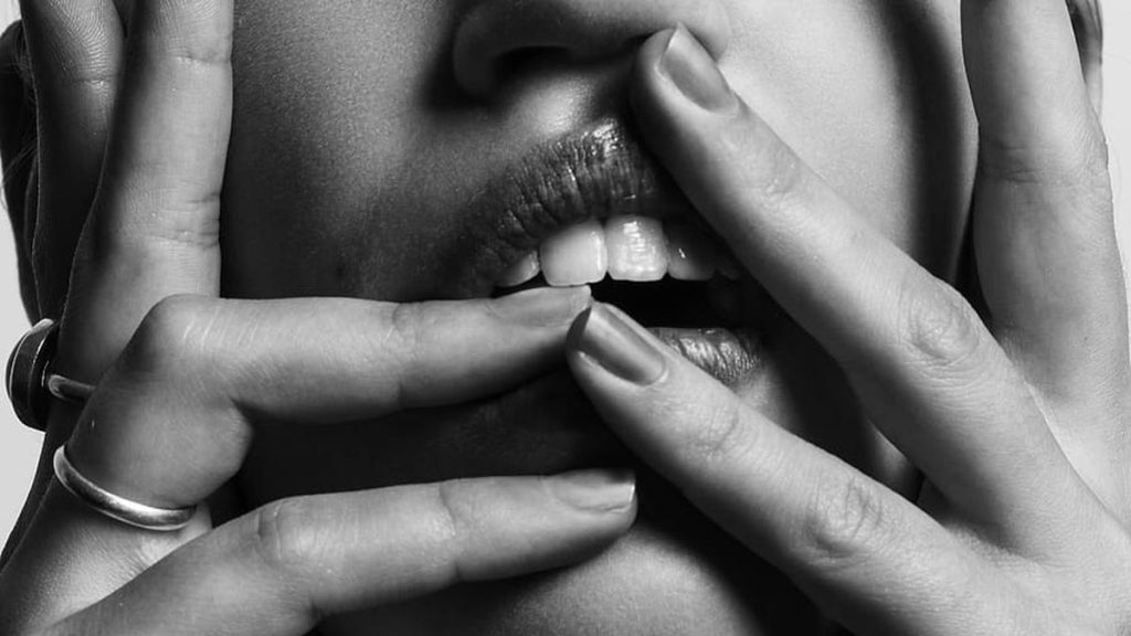 Implantul dentar se misca? Semnal de alarma si necesitatea unei a doua opinii! 1 implantul dentar se misca