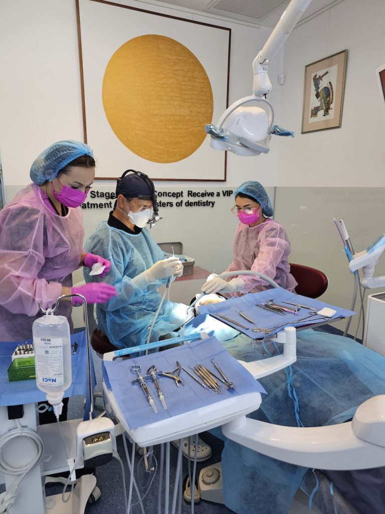 11.09 implantul dentar este periculos Implantul dentar este periculos? Raspunsul medicilor este categoric NU!