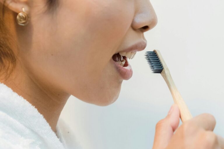 gingii inflamate cauze 2 Gingii inflamate: cauze frecvente și ce trebuie să faci dacă apare inflamația gingivală