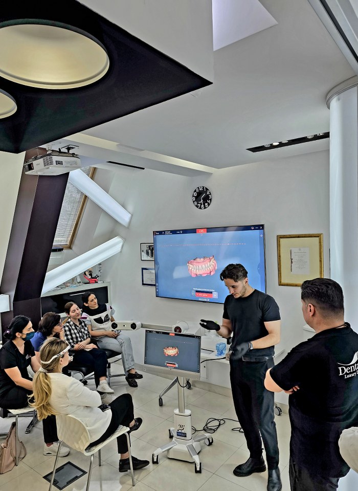 Îmi trosnește maxilarul când deschid gura sau simt blocaj? Cauze și când trebuie să mă îngrijorez 1 imi trosneste maxilarul cand deschid gura 1 Îmi trosnește maxilarul când deschid gura sau simt blocaj? Cauze și când trebuie să mă îngrijorez