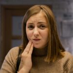 Mă doare măseaua când apăs pe ea: cauze frecvente și când trebuie să mergi la stomatolog 3 ma doare maseaua cand apas pe ea 1 Mă doare măseaua când apăs pe ea: cauze frecvente și când trebuie să mergi la stomatolog