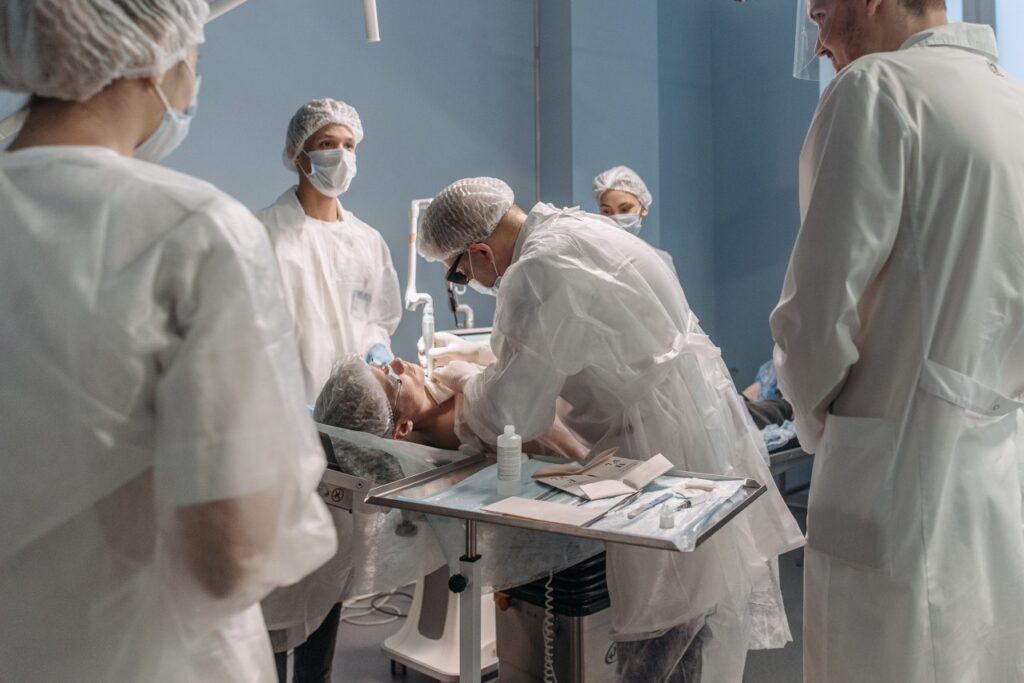 Ce este avulsia dentară și de ce este o urgență stomatologică: pierderea completă a unui dinte și pașii corecți în caz de urgență 1 ce este avulsia dentara 2 Ce este avulsia dentară și de ce este o urgență stomatologică: pierderea completă a unui dinte și pașii corecți în caz de urgență