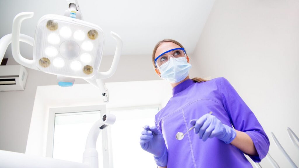 De ce poți primi planuri de tratament diferite pentru aceeași problemă dentară? 1 planuri tratament diferite aceeasi problema dentara 1 De ce poți primi planuri de tratament diferite pentru aceeași problemă dentară?